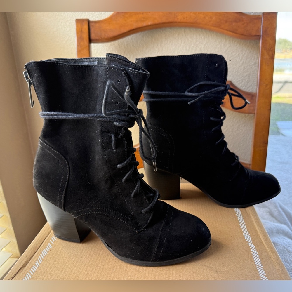The Buckle Daytrip Black Lace Up Boots Size 8 Women 3 Inch Wood Heel